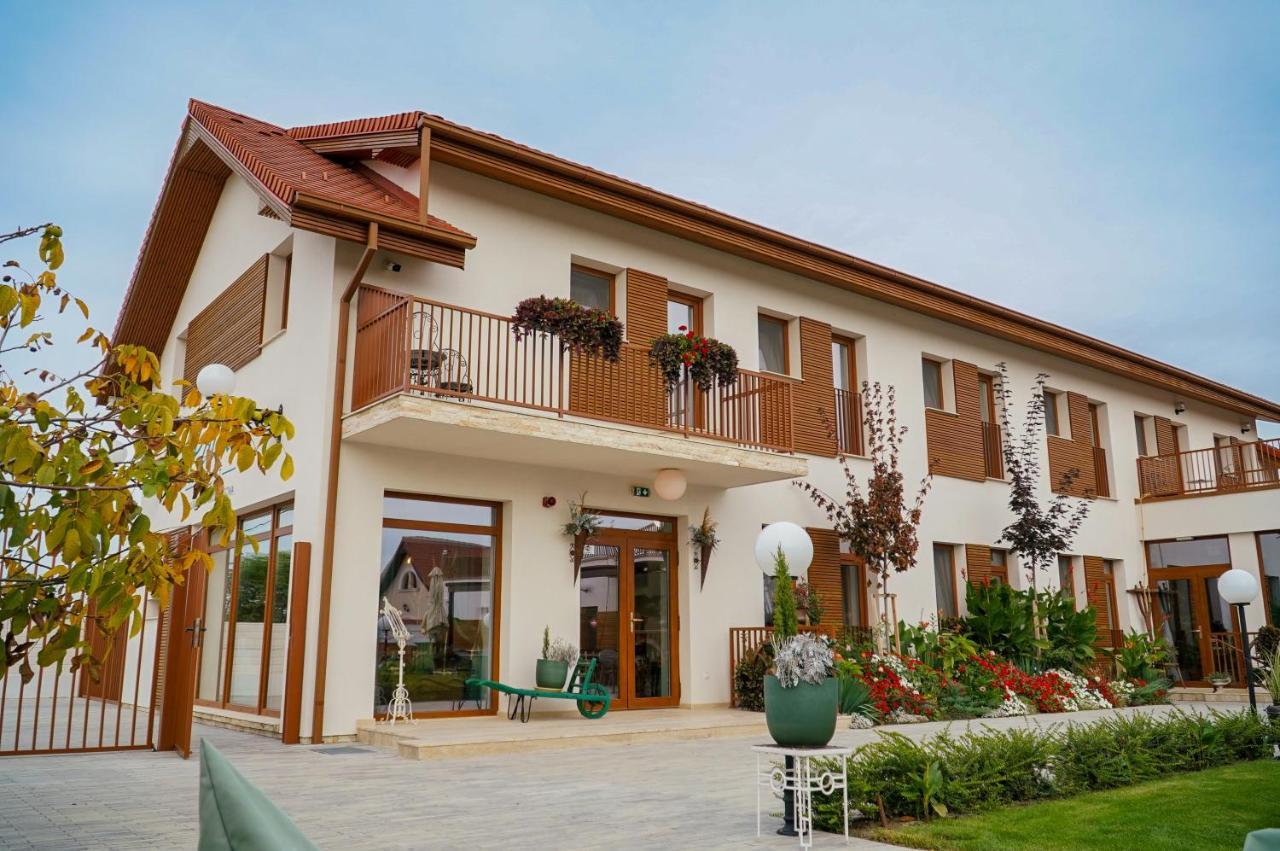 Paleus Resort Luaran gambar